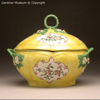 Tureen with yellow-ground and flowers