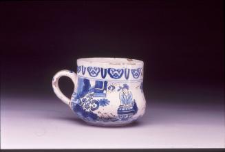 Mug with chinoiserie design