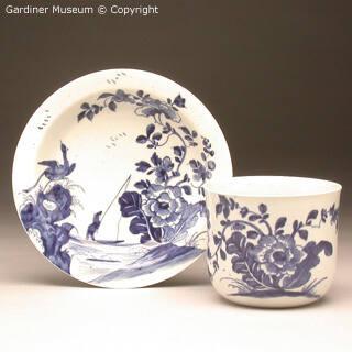 Finger bowl and stand with the "Cormorant" pattern