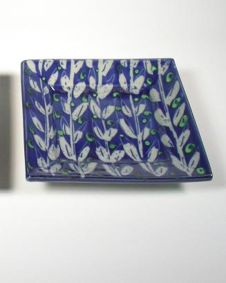 Square Plate with Leaf Design