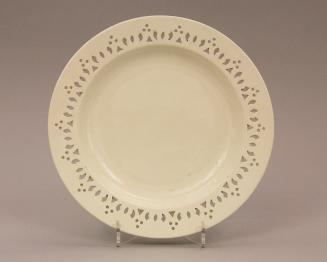 Plate with reticulated border