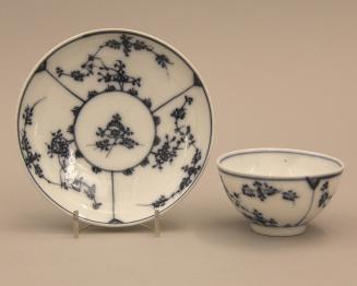 Tea bowl and saucer with "Imortelle" pattern