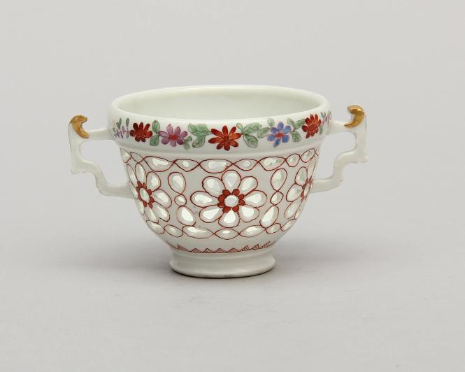Pierced Holder for a Teabowl or Beaker