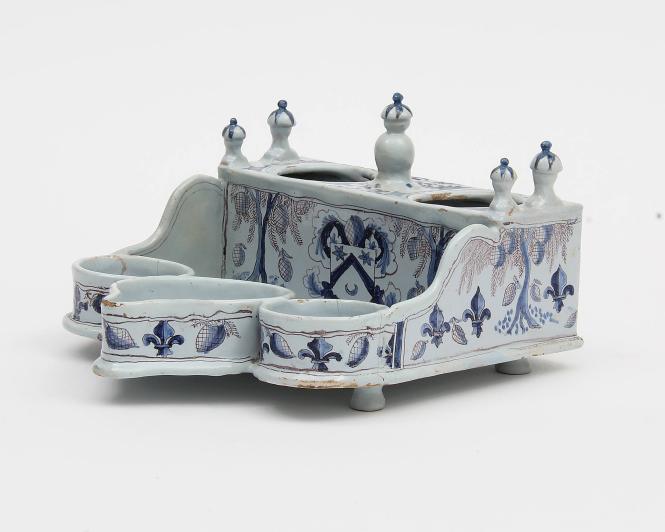 Inkstand and desk tidy with chinoiserie