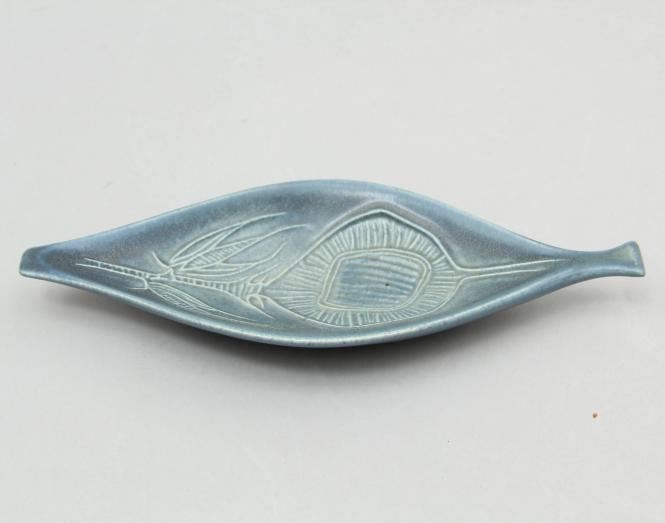 Small leaf-shaped dish