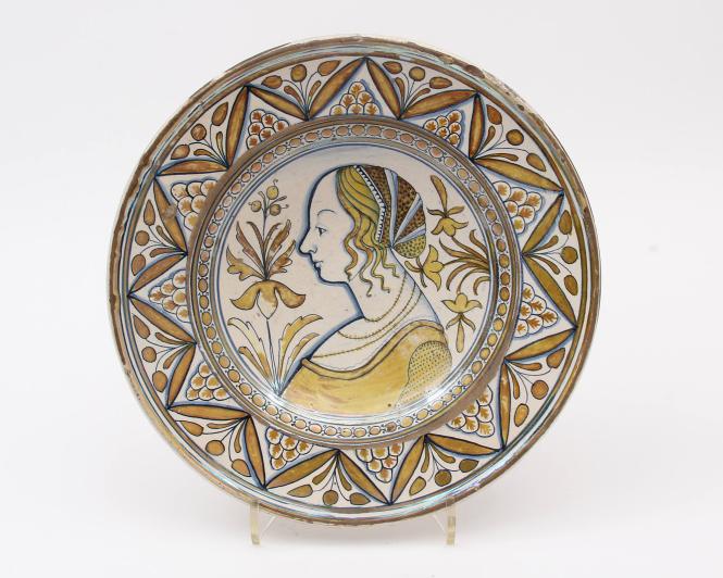 Dish with a female portrait
