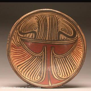 Pedestal dish with crab design