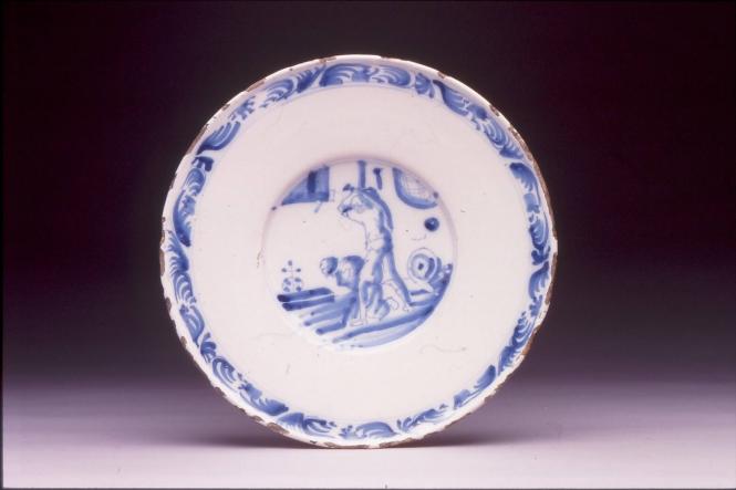 Plate with an execution scene
