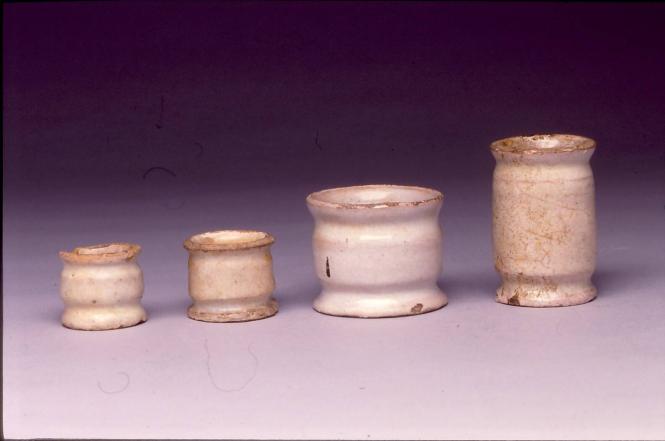 Ointment pot