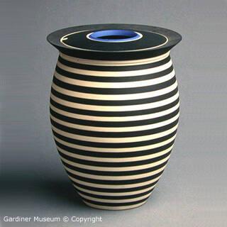 Vase 16