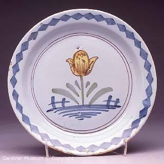 Small plate with tulip motif
