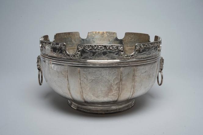 Punch bowl and monteith with chinoiserie