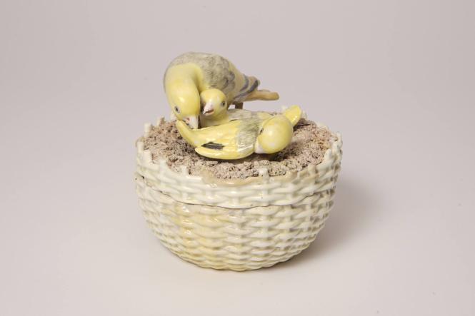 Box in the form of a bird's nest