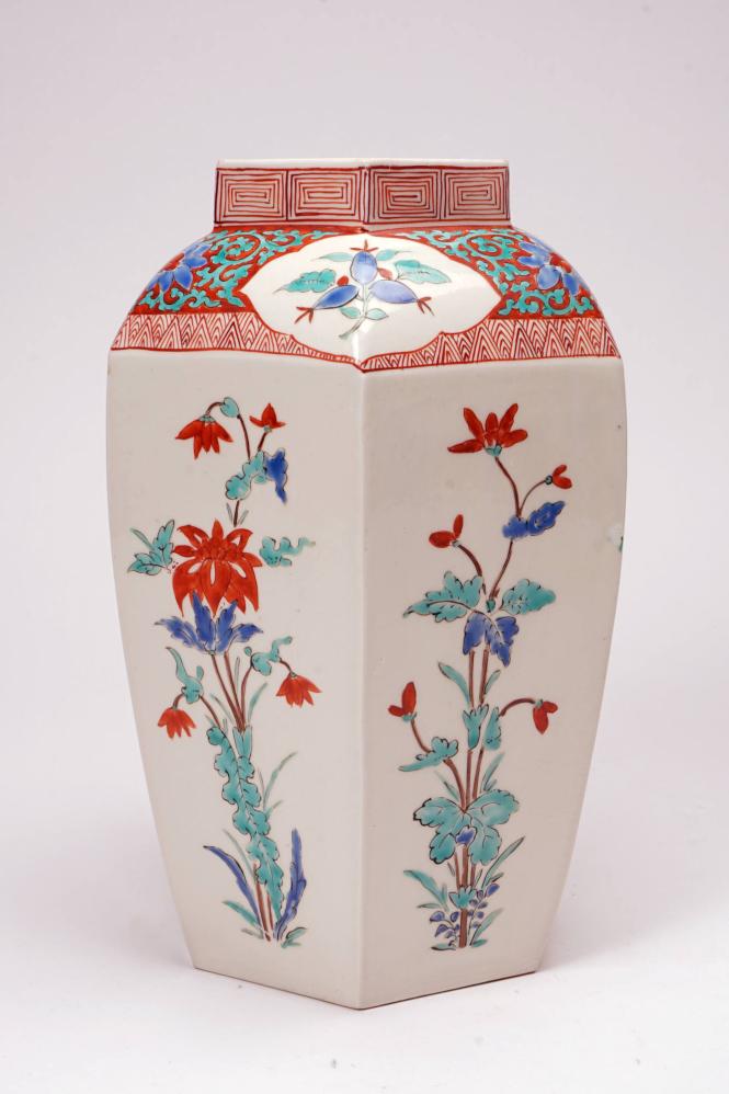 Hexagonal kakiemon-style jar with floral design