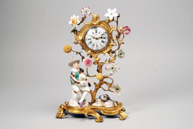 Clock with Harlequin with Bagpipes