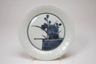 Plate wtih blue and white chrysanthemum design