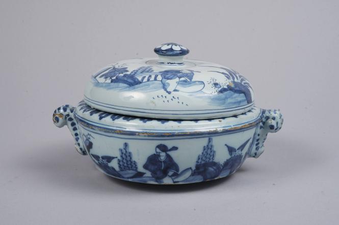 Covered broth bowl (écuelle)