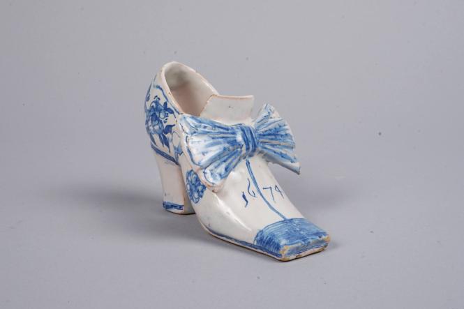 Shoe