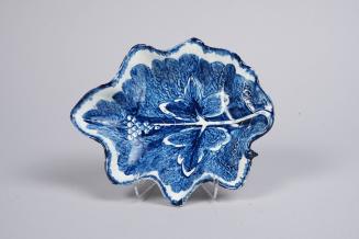 Small Leaf-shaped Dish