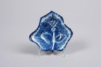 Pair of Leaf-shaped Pickle Dishes