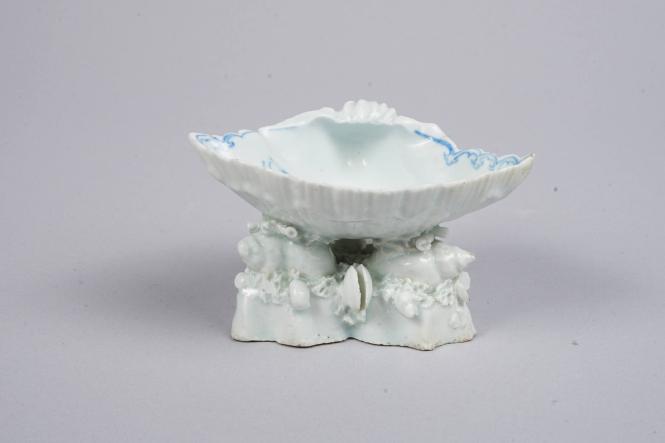 Shell-shaped Salt with Chinese Scroll