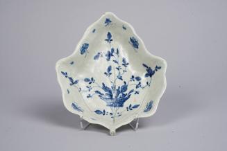 Leaf-shaped Dish