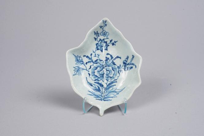 Leaf-shaped Dish
