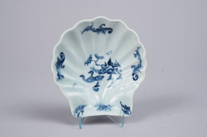 Shell-shaped Pickle Dish with Mandarin Ducks