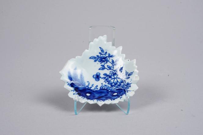 Leaf-shaped Pickle Dish with Floral Decoration