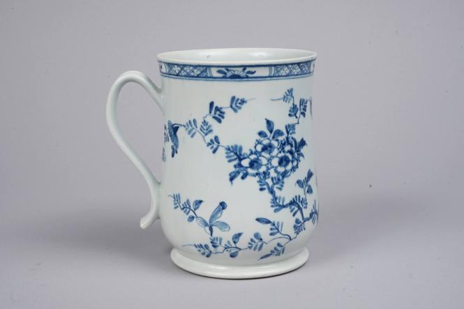 Mug with Zigzag Fence Pattern