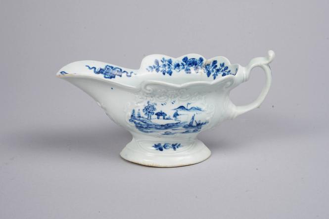 Sauceboat with Crescent Moon Pattern