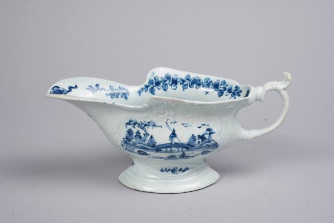 Sauceboat with Crescent Moon Pattern