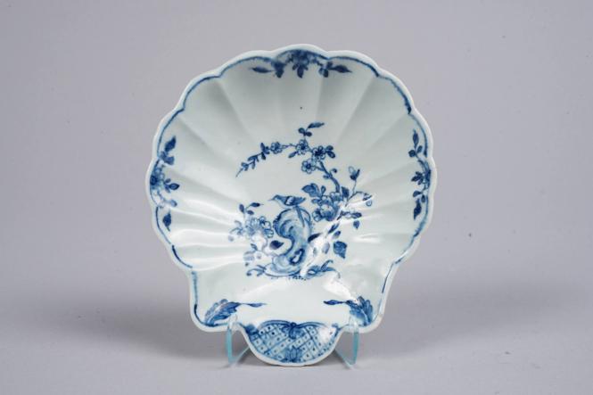 Shell-shaped Dish with Two Peony Rock Bird Pattern
