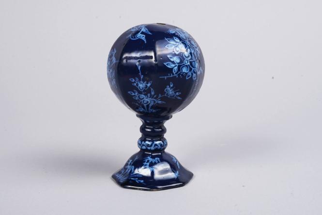 Bleu Persan Wig Stand