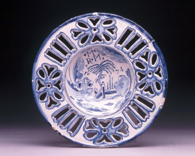 Dish with reticulated border