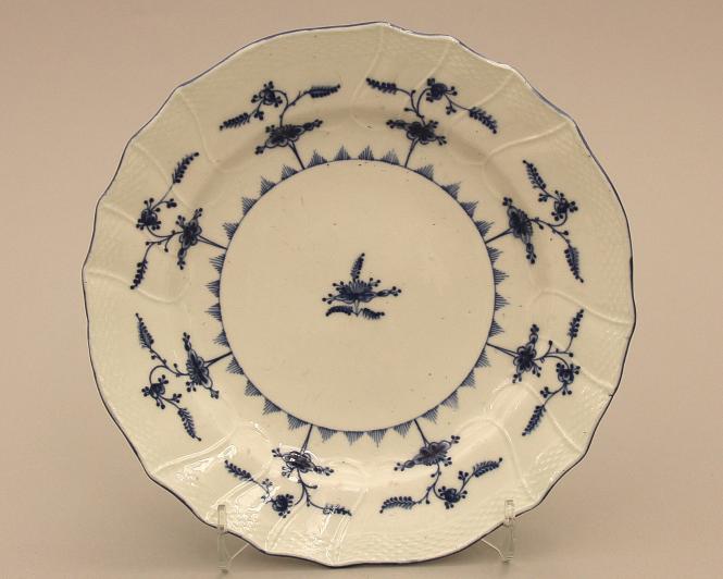 Plate with Meissen's 'Zwiebelmuster' pattern